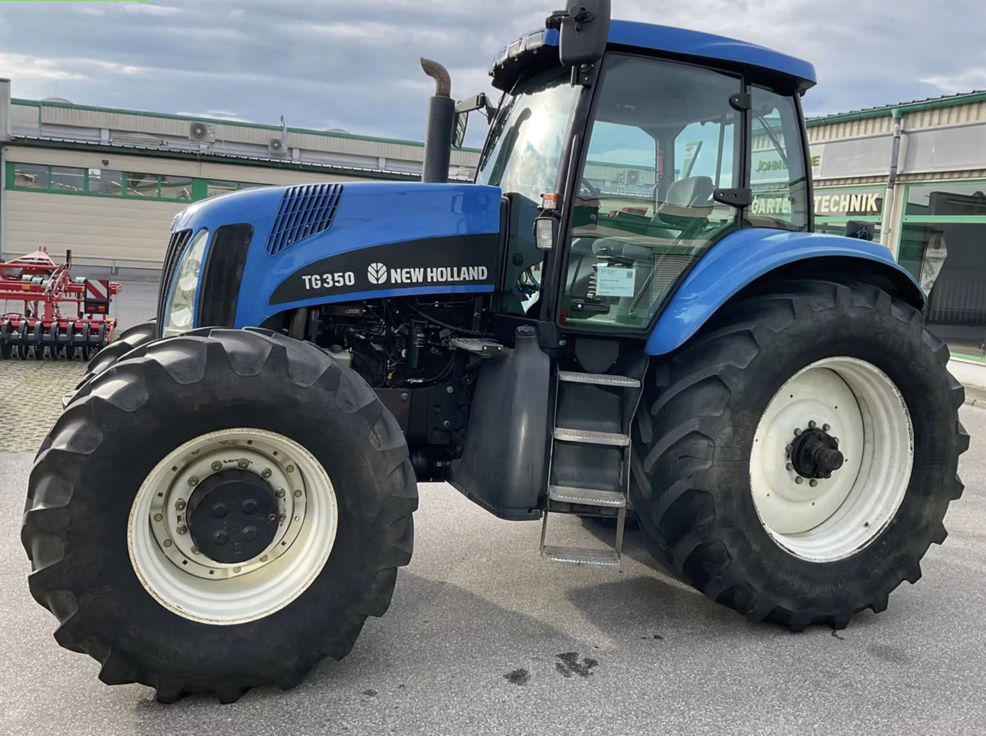 New Holland TG285 Tractor