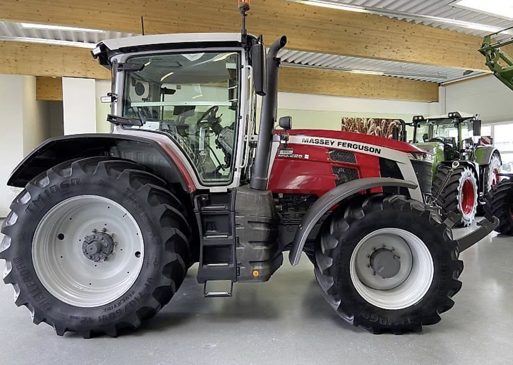 Massey Ferguson 8S.225