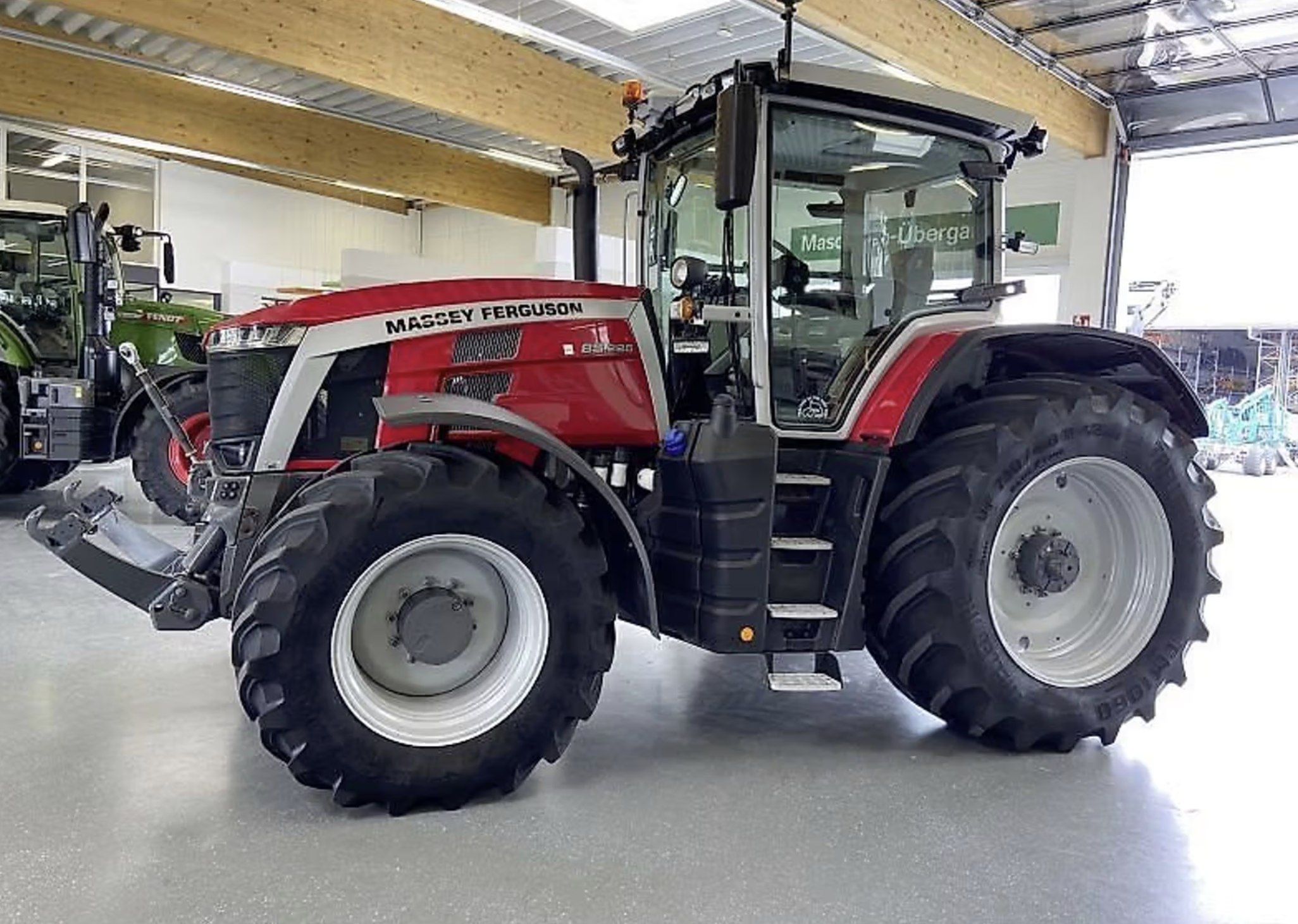 Massey Ferguson 8S.225