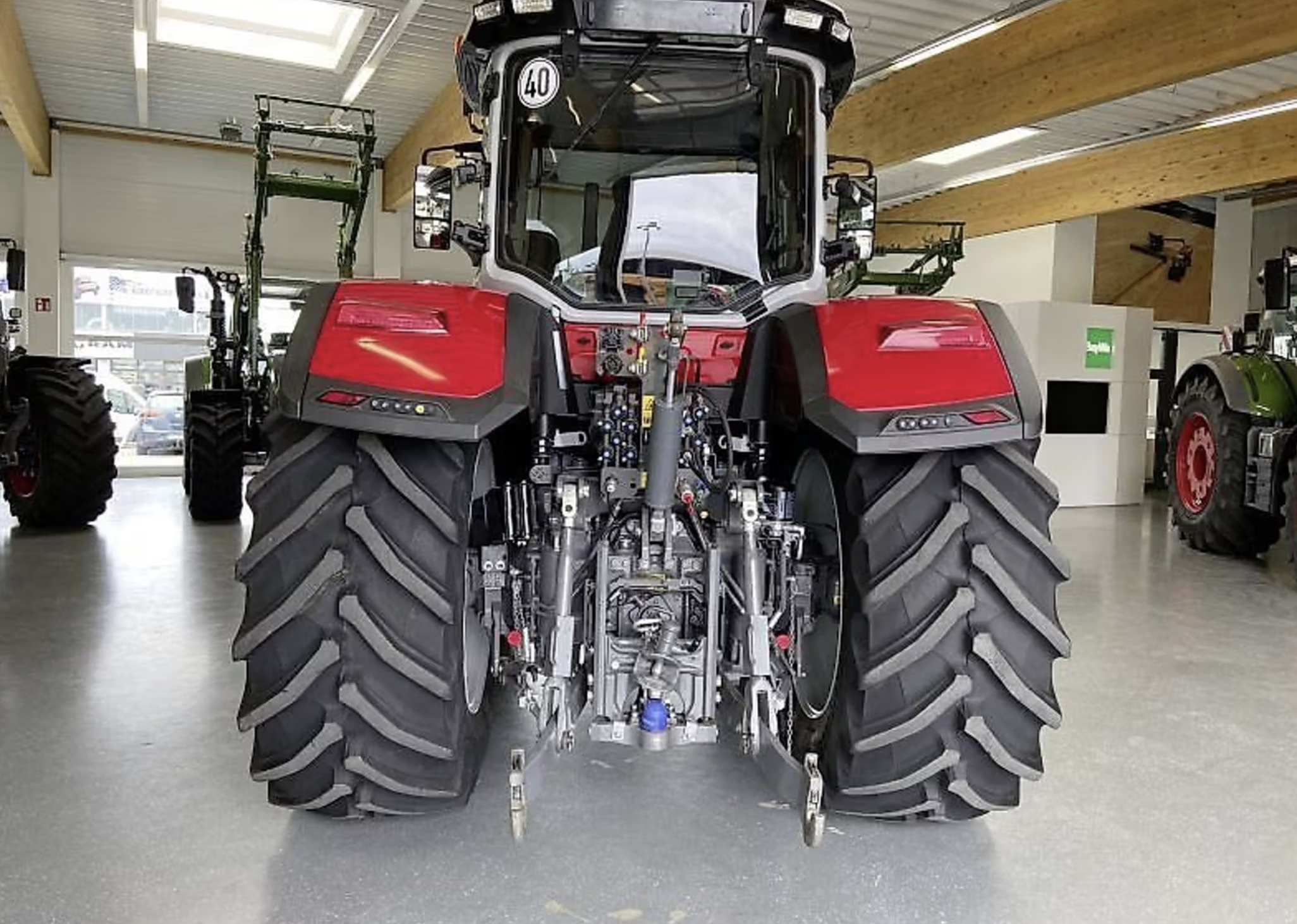 Massey Ferguson 8S.225