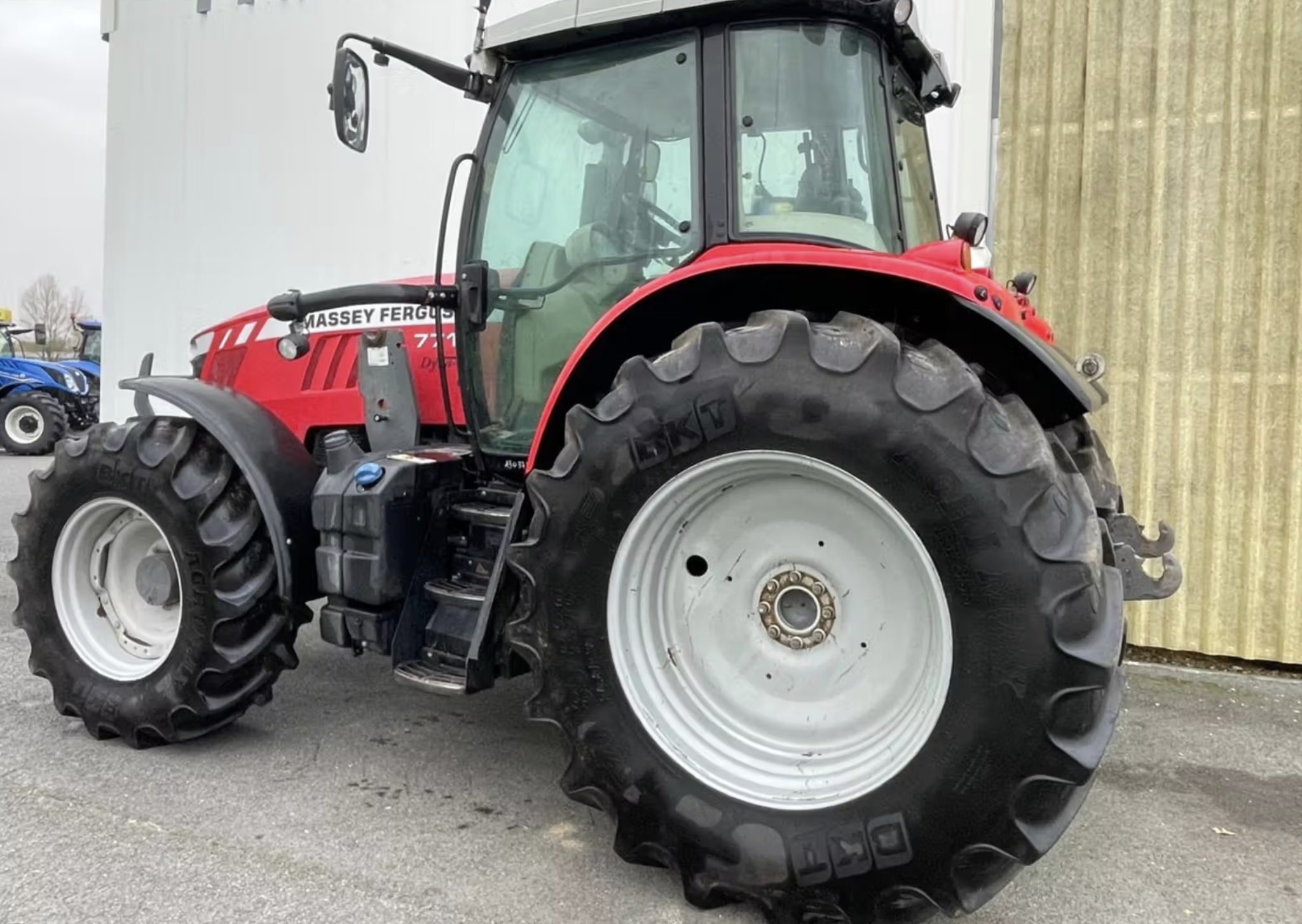 Massey Ferguson 7715 used tractor