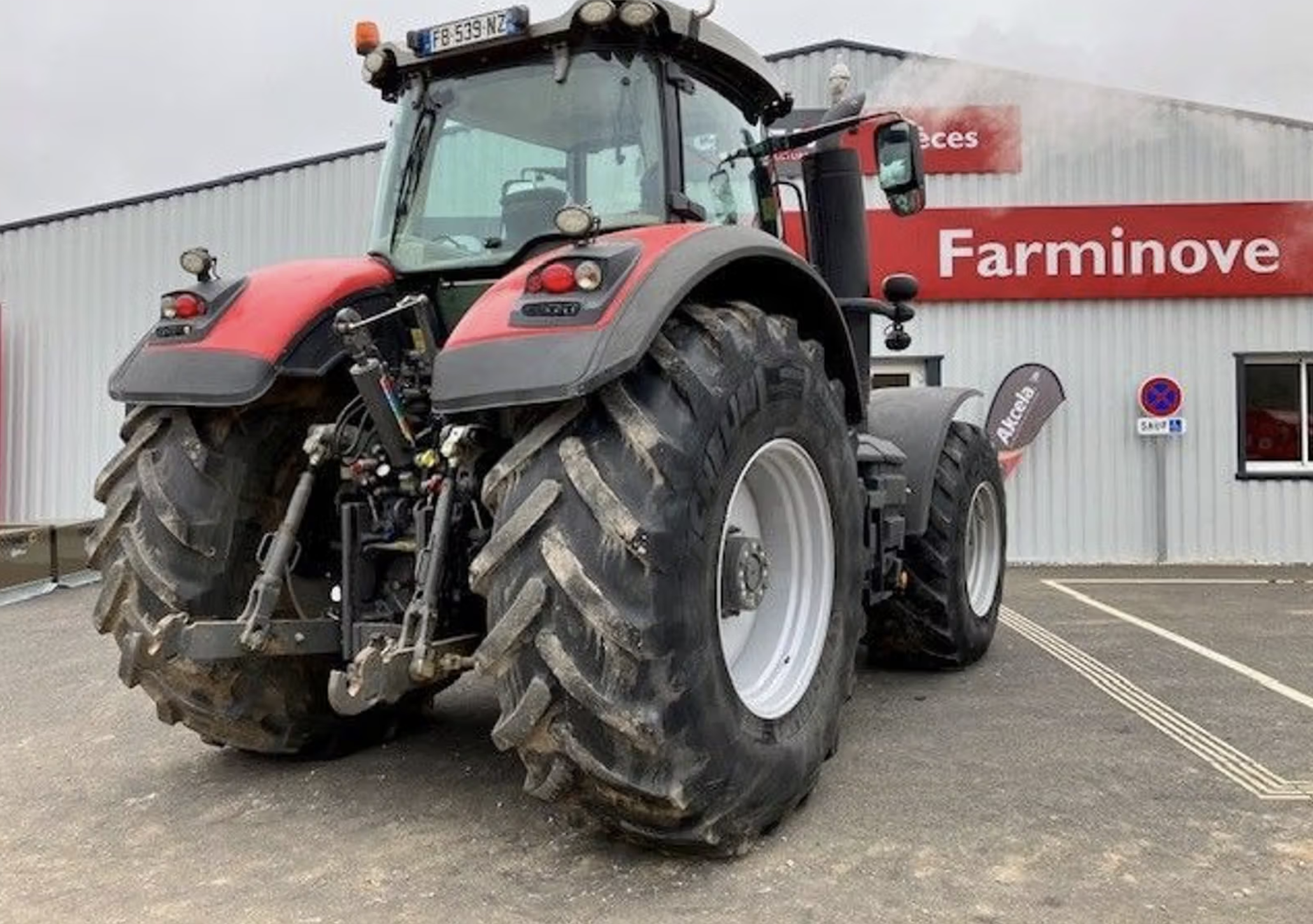 Massey Ferguson 8735