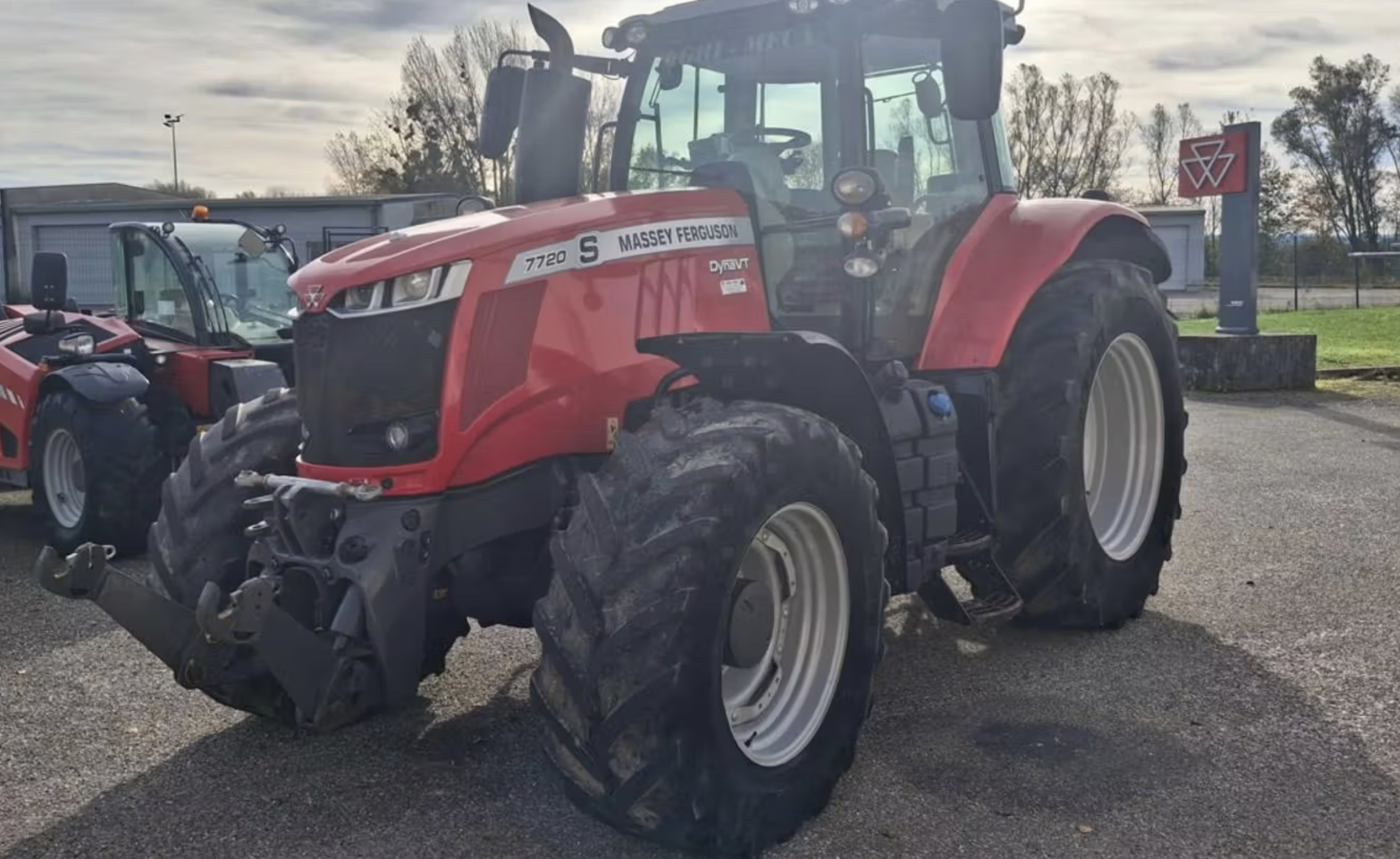 Massey Ferguson 7720 Tractor