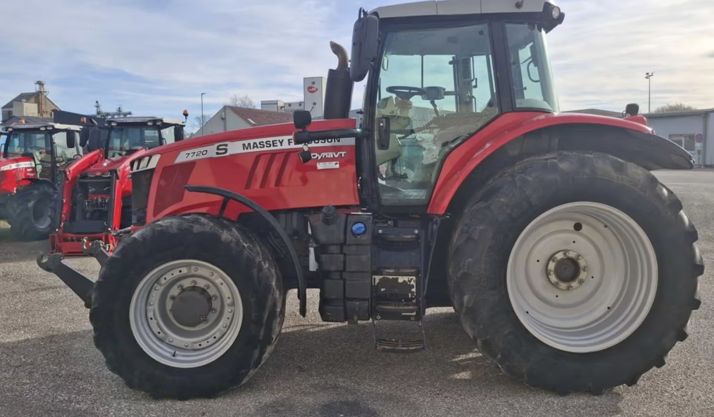 Massey Ferguson 7720 Tractor
