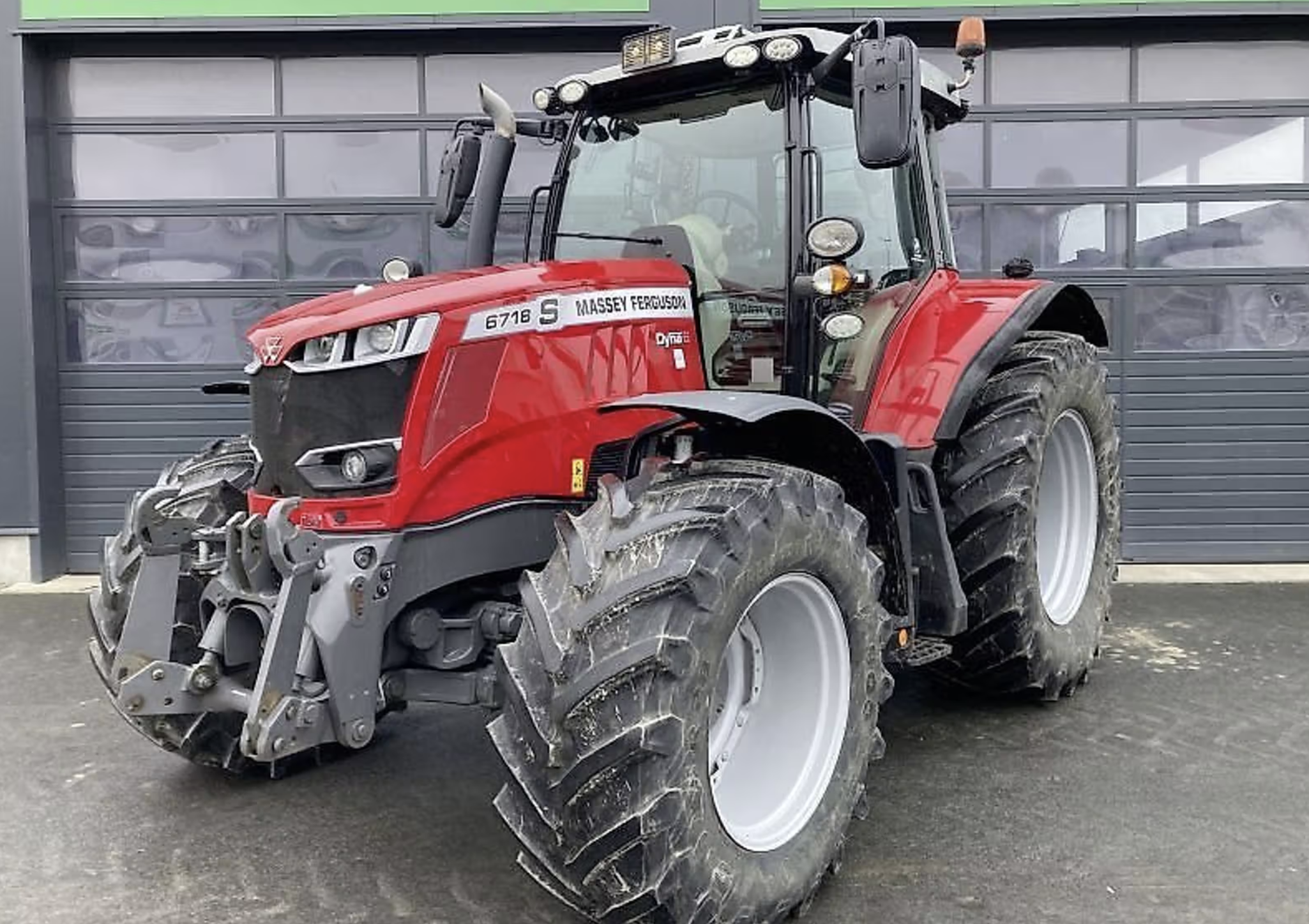 Massey Ferguson 6718S Dyna-6 Exclusive